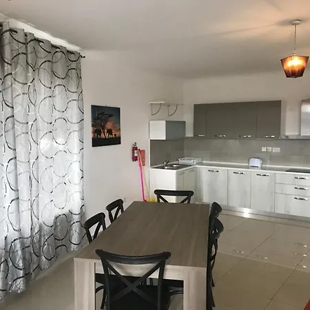 Let Me Host - Palace Towers Apartamento Paola